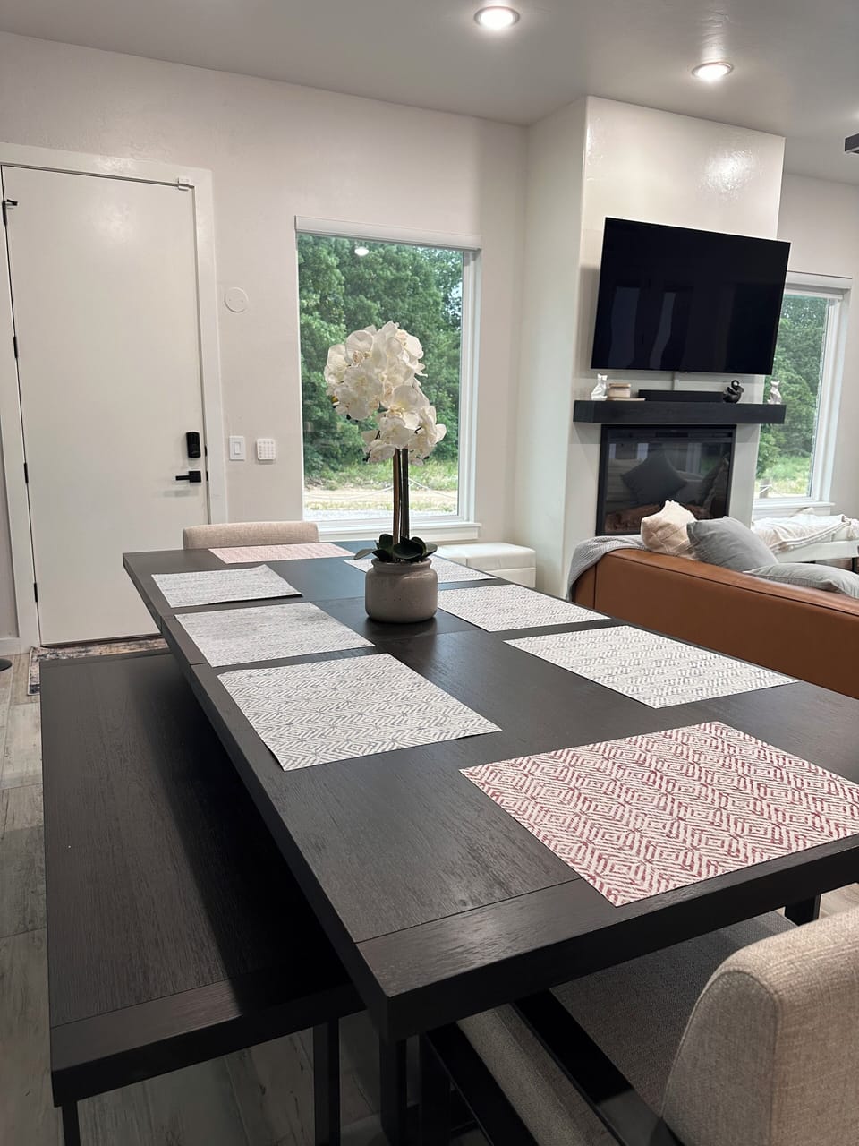 Dining seats 8 comfortably
