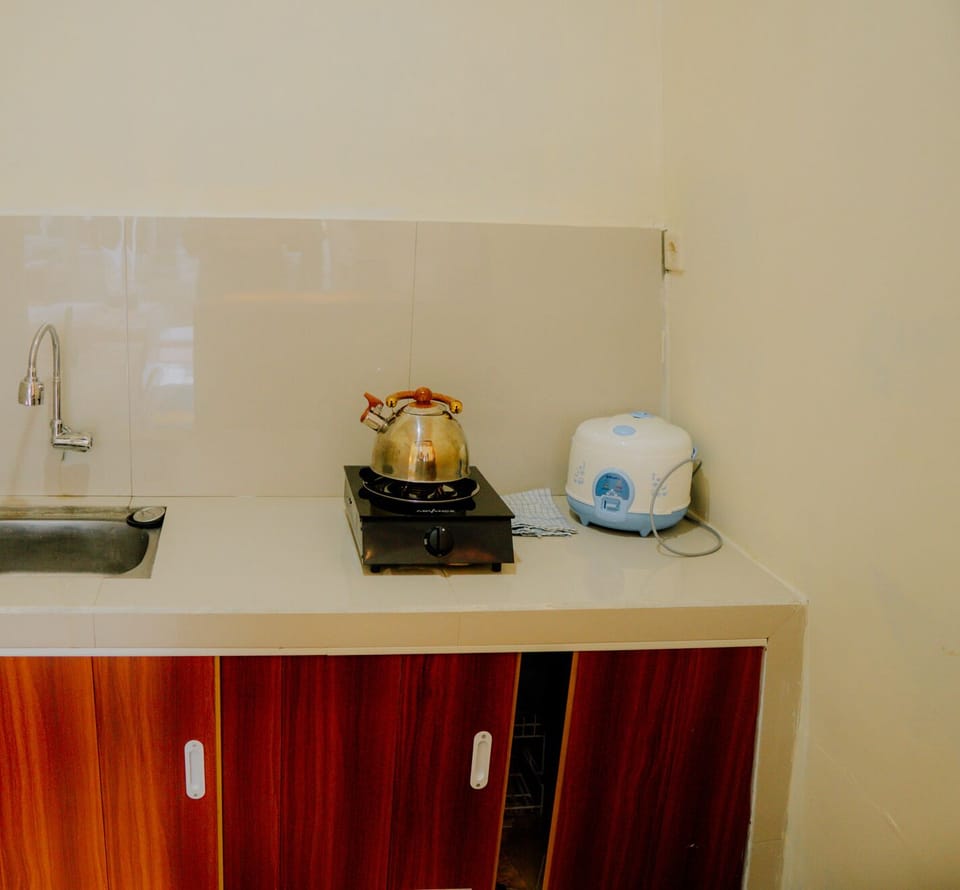 Deluxe Cottage, Mountain View | Private kitchen | Stovetop, dishwasher, electric kettle, cookware/dishes/utensils