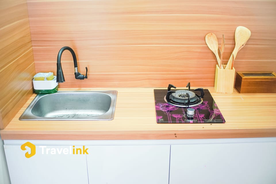 Deluxe Cottage, Mountain View | Private kitchen | Stovetop, dishwasher, electric kettle, cookware/dishes/utensils