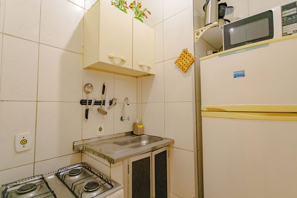 SUH Copacabana 103 | Private kitchen | Fridge, microwave, stovetop, electric kettle