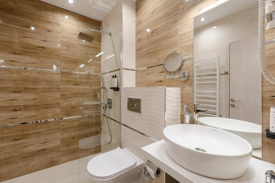 Bathrobes, slippers, bidet