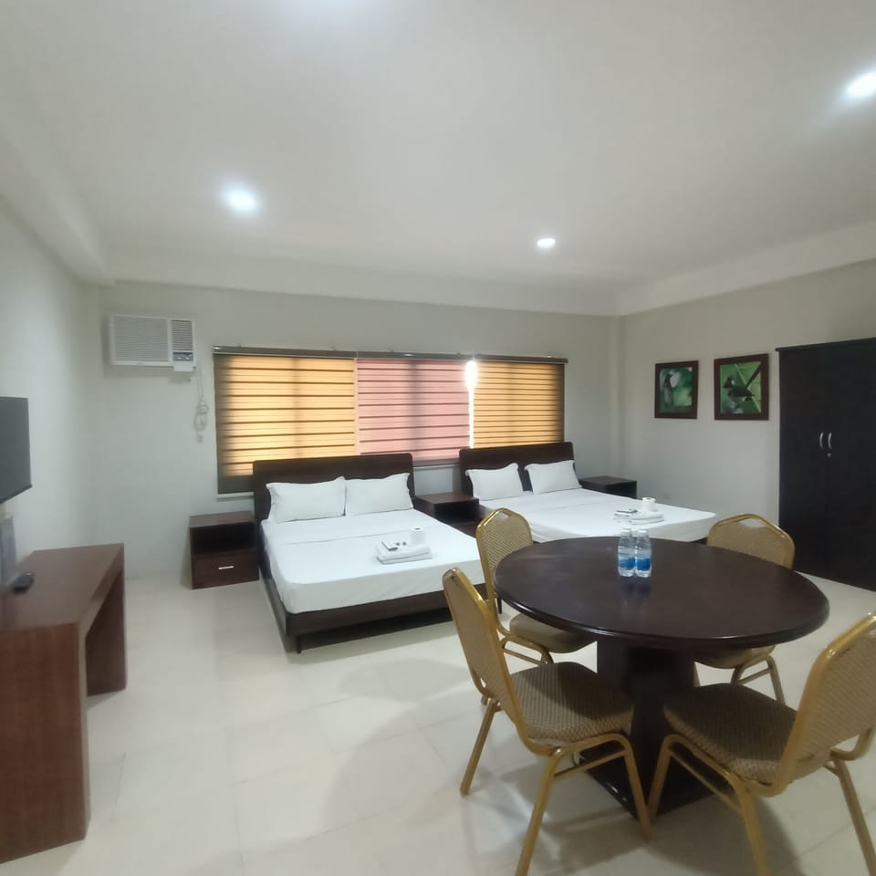 Family Quadruple Room | Desk, free WiFi