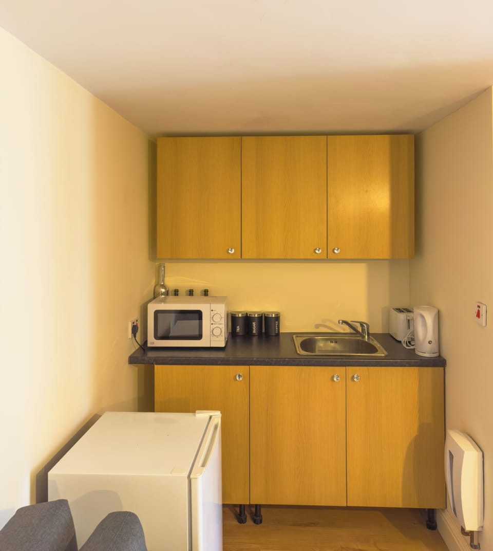 Classic Studio Suite, Private Bathroom, Garden View | Private kitchen | Full-size fridge, microwave, toaster, eco-friendly cleaning products