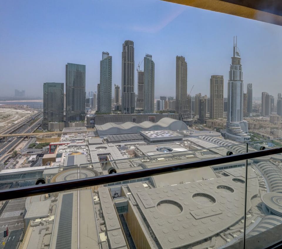 City views, furnitures and balcony layouts may vary from one room to another due to the building’s design, but every space offers the same comfort and is perfect for unwinding