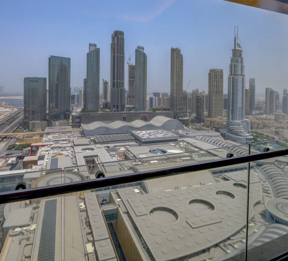 City views, furnitures and balcony layouts may vary from one room to another due to the building’s design, but every space offers the same comfort and is perfect for unwinding