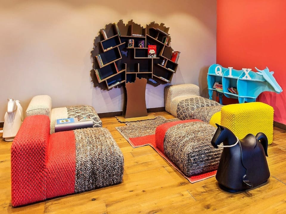 Kids’ Play Room – Little ones can have fun in the vibrant Kids’ Play Room, a safe and engaging space designed for play and creativity. Please note that access is available as an additional paid facility.