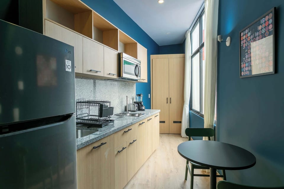 Cocina completa con comedor para 2 personas