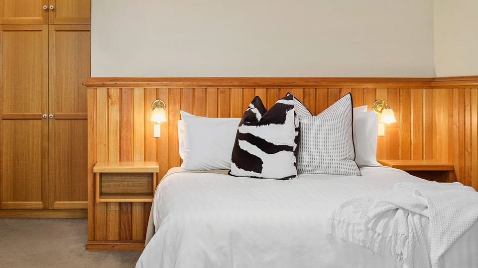 Double Room, Garden View | Desk, iron/ironing board, free WiFi, bed sheets