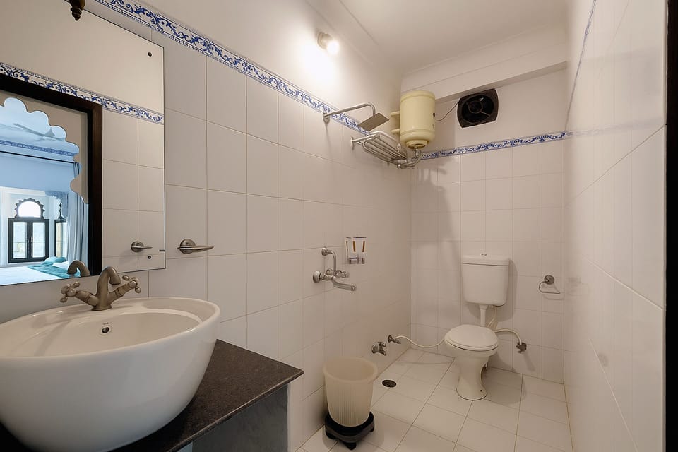 Deluxe Double Room, Lake View | Bathroom | Shower, slippers, towels, shampoo