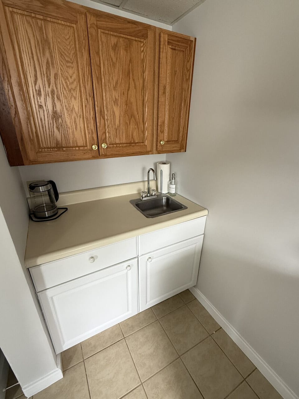 Small space, big convenience! Our modern kitchenette is fully equipped with a microwave, mini-fridge, and all the essential cookware for a quick and easy meal.