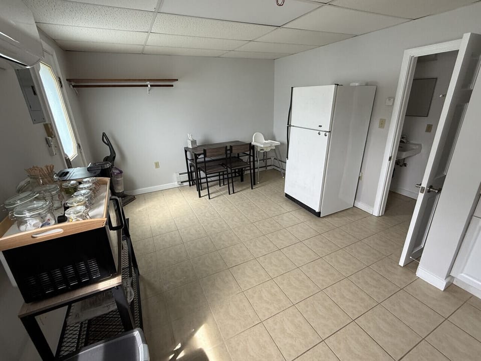 Small space, big convenience! Our modern kitchenette is fully equipped with a microwave, mini-fridge, and all the essential cookware for a quick and easy meal.