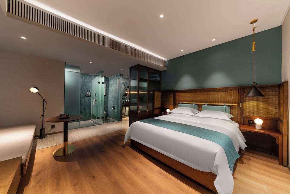 Business Double or Twin Room | Desk, laptop workspace, blackout drapes, iron/ironing board