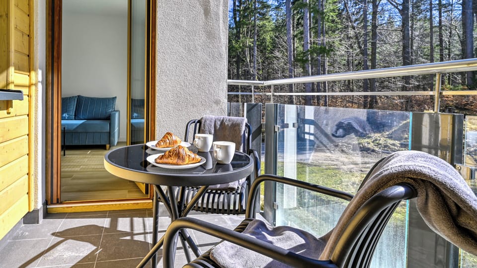 Apartment (25C) | Balcony