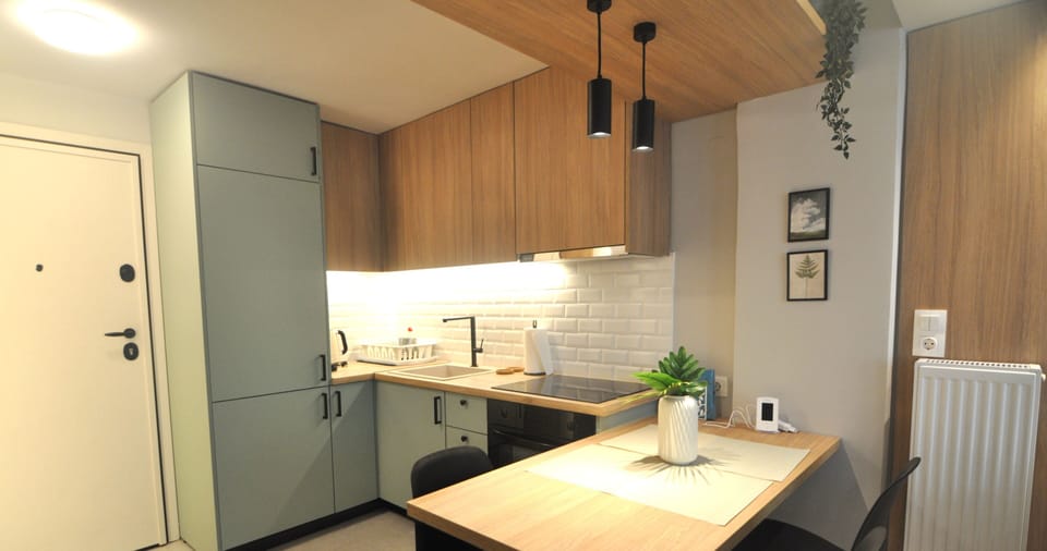 Premium Apartment, City View | Dining room