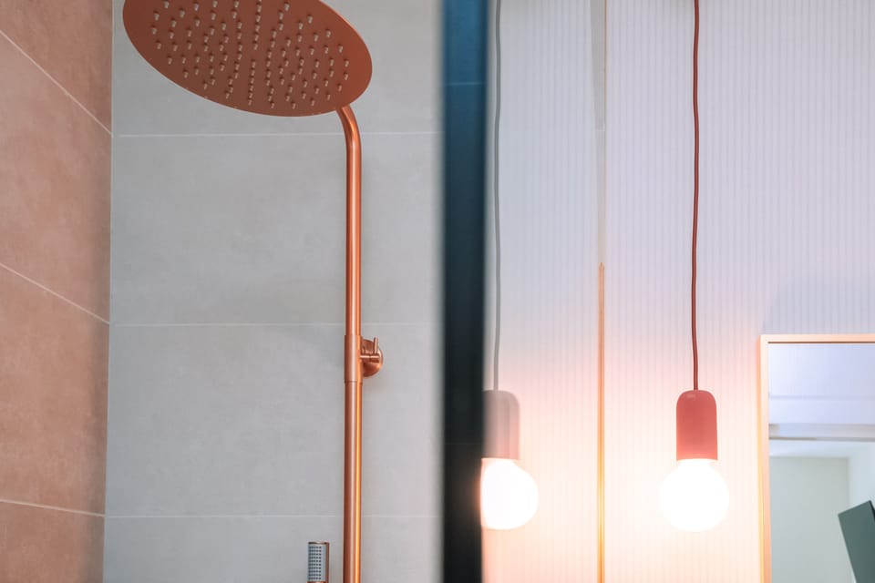 Comfort Double Room | Bathroom | Shower, free toiletries, hair dryer, towels