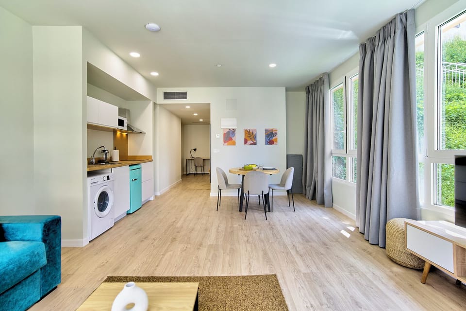 Superior Studio | Private kitchen | Fridge, microwave, stovetop, coffee/tea maker
