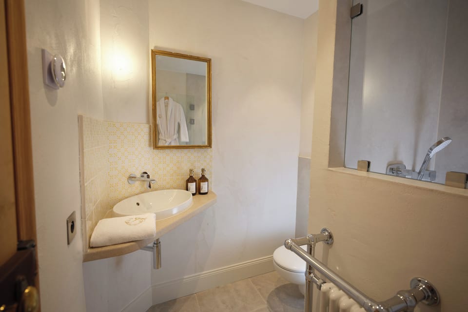 Shower, hair dryer, bathrobes, towels