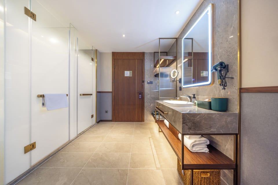 Panoramic Double Room | Living area | TV