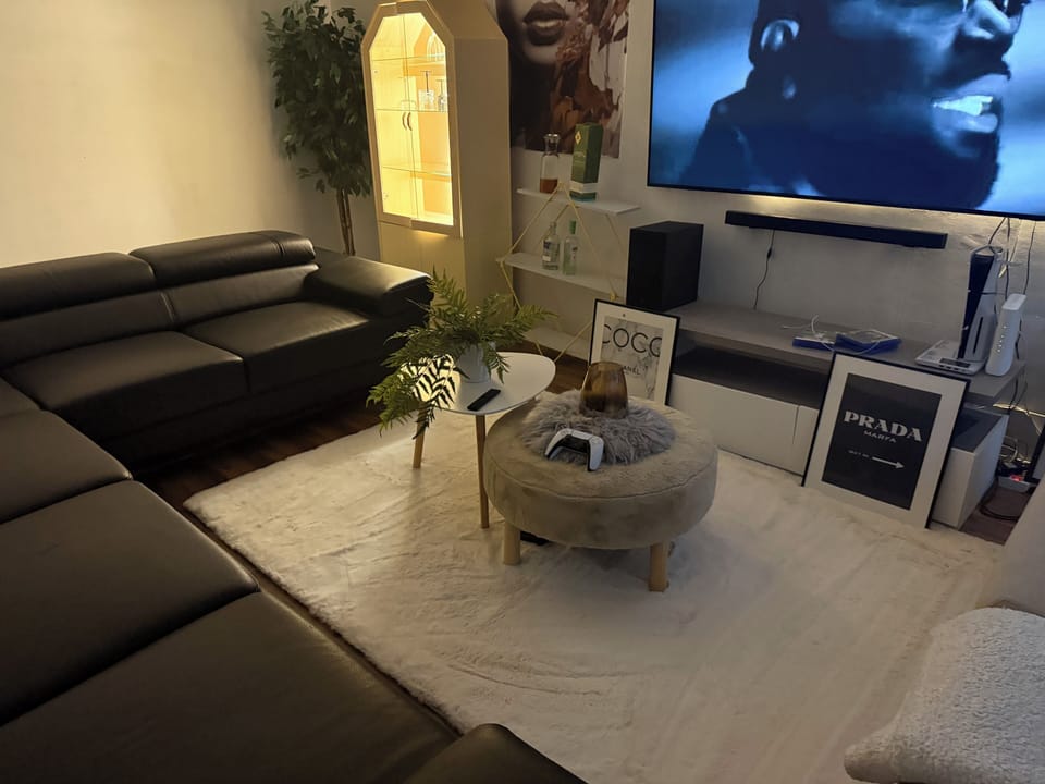 Apartment, 1 Bedroom, Balcony | Living room