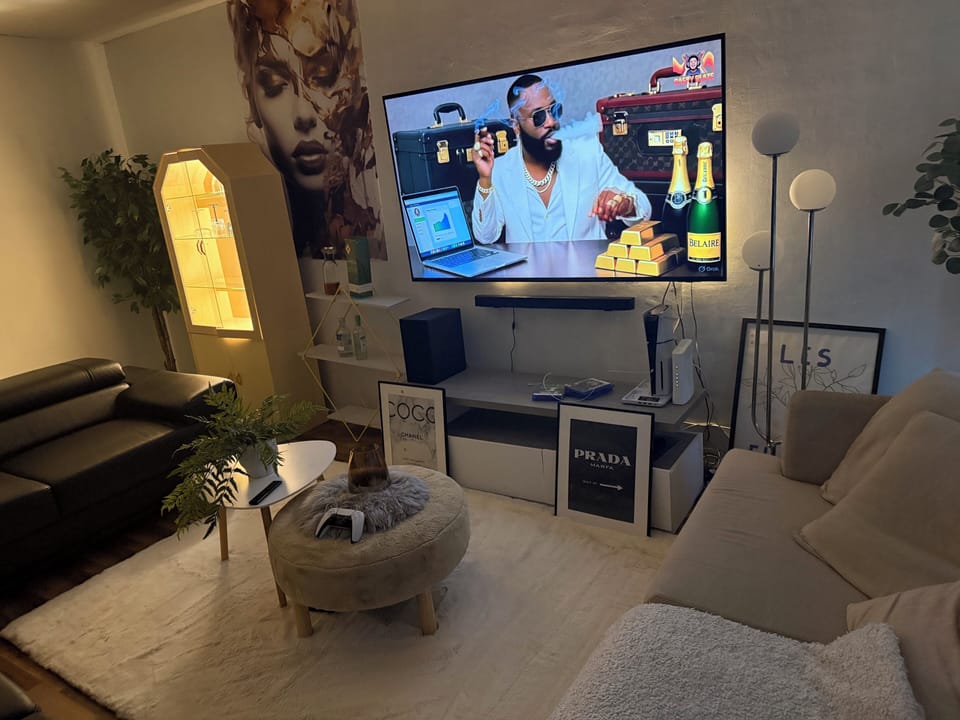 Apartment, 1 Bedroom, Balcony | Living room