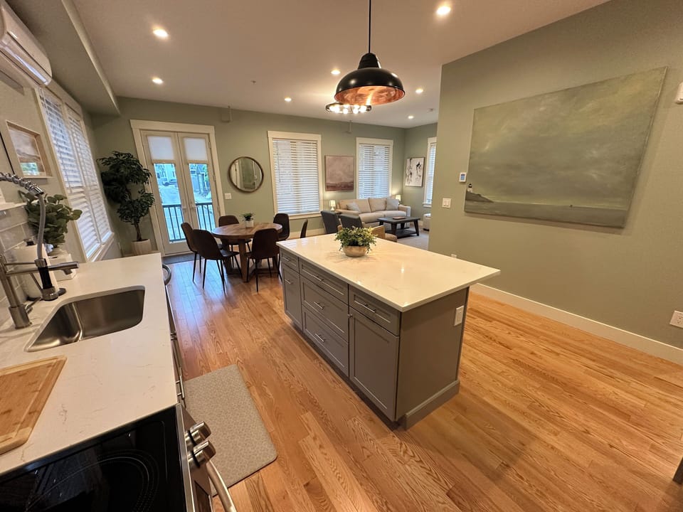 Kitchen & Living area
