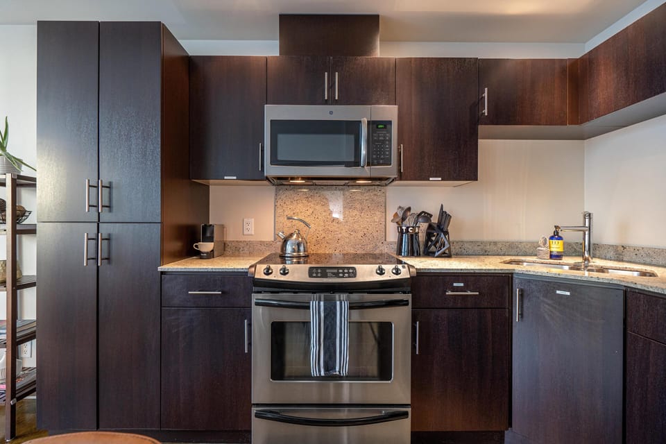 Full kitchen with everything you need 
