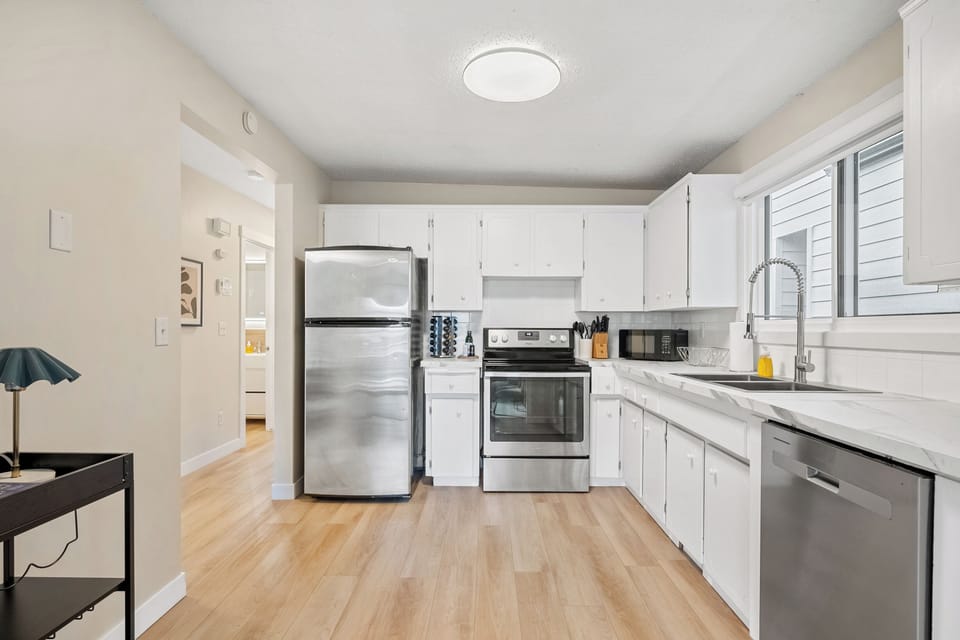 Modern and fully equipped for all your cooking needs.