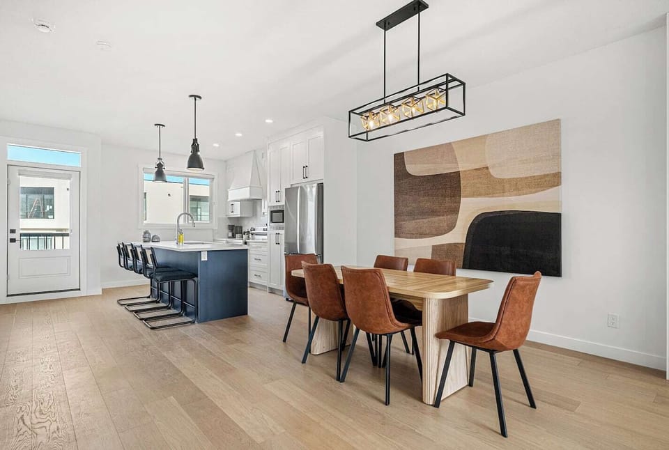 Welcome to your air conditioned dream getaway! This stunning 4-bedroom, 3.5-bathroom townhouse offers a spacious and stylish retreat in one of Calgary’s most sought-after communities. Designed with modern luxury and comfort in mind, this home is perfect for families, business travellers, or groups looking for a high-end stay.