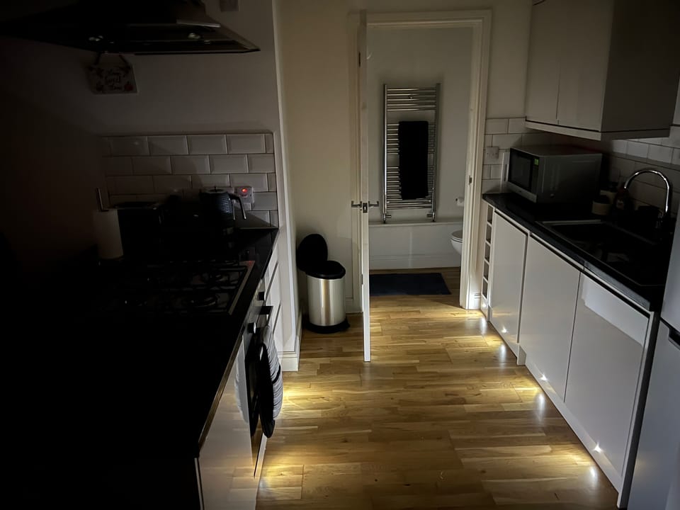 Cottage | Private kitchen | Fridge, microwave, oven, stovetop