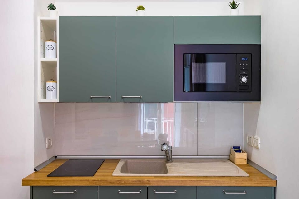 Comfort Apartment, City View | Private kitchen