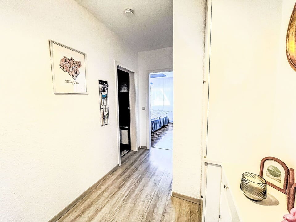 Flooring, Wall, Floor, Wood Flooring, Wood, Interior Design, Ceiling, Laminate Flooring, Room, Apartment