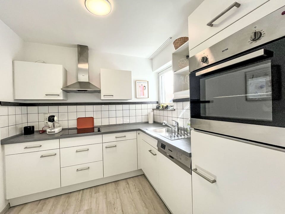 Kitchen, Kitchen Appliance, Countertop, Cabinetry, Major Appliance, Flooring, Interior Design, Home Appliance, Kitchen Stove, Floor