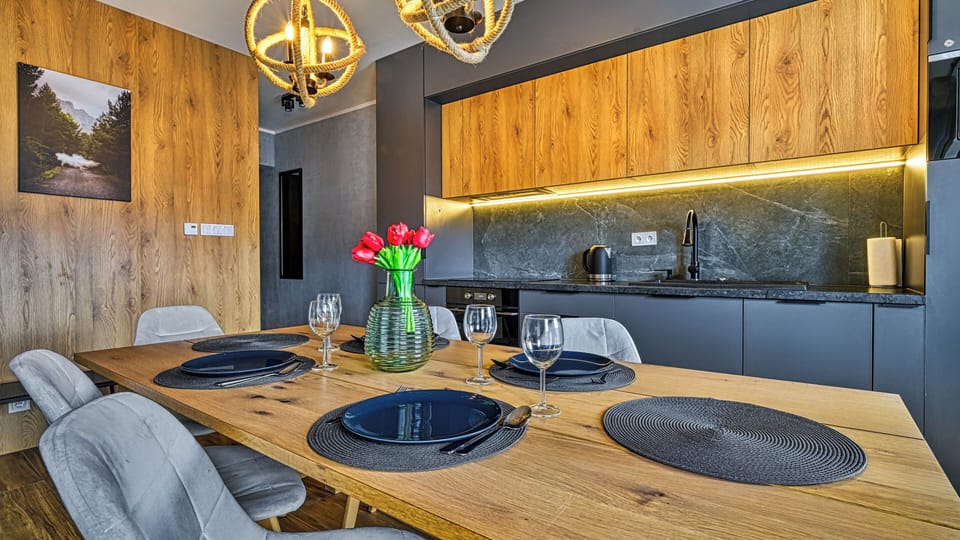 Apartment (03) | Private kitchen | Fridge, stovetop, electric kettle, cookware/dishes/utensils