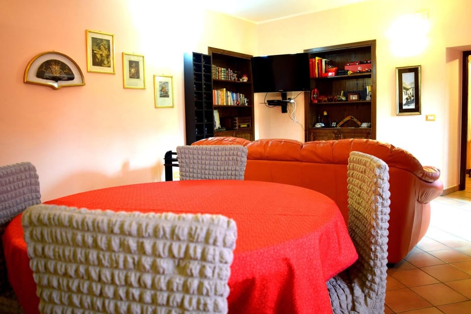 House | Living area | 32-inch flat-screen TV with cable channels, fireplace
