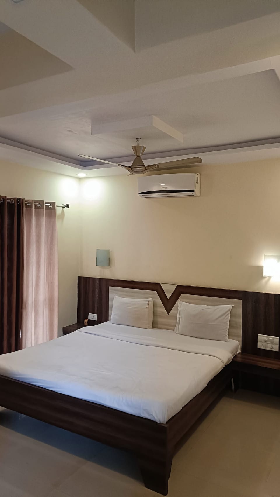 Deluxe Room | Free WiFi