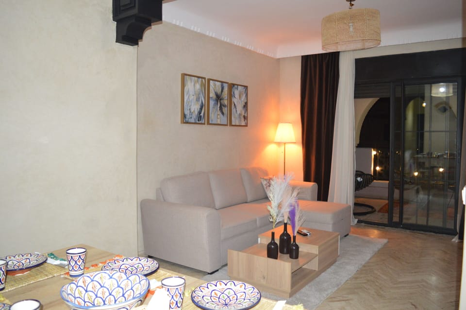 Apartment, Garden View, Poolside | Living area