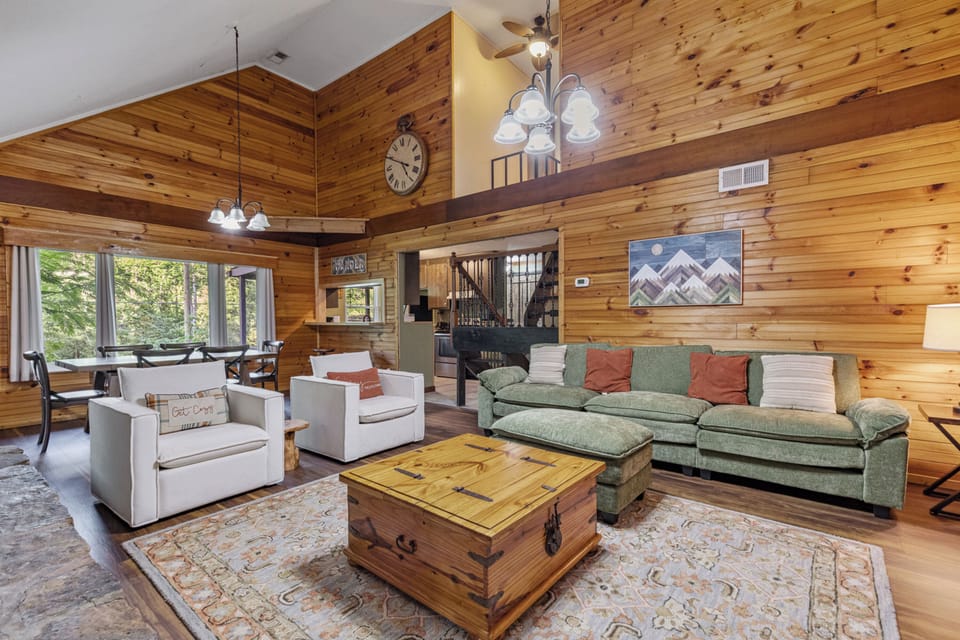 Signature Cabin, 3 Bedrooms, Non Smoking, Kitchen | Living room | 32-inch Smart TV with digital channels, fireplace, table tennis