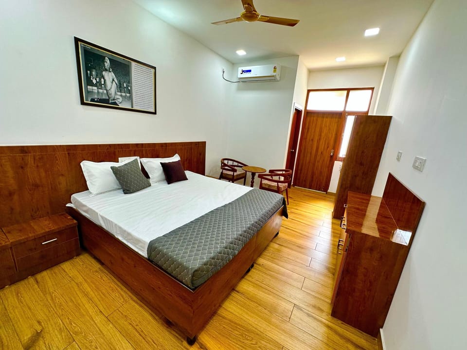 Deluxe Double or Twin Room, Garden View | Desk, laptop workspace, blackout drapes, soundproofing