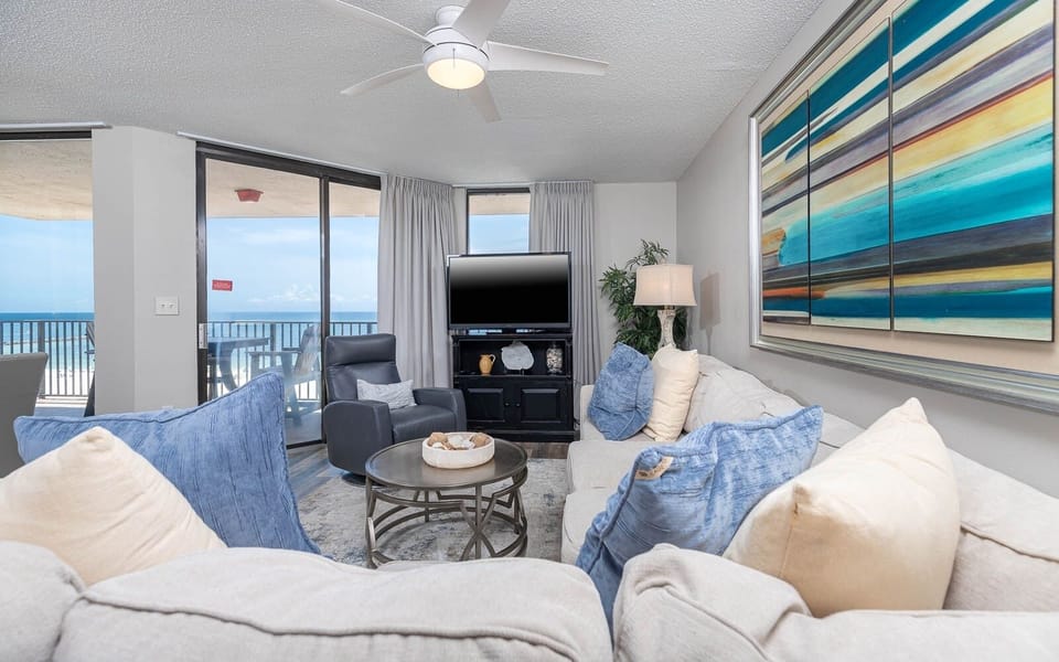 Condo, 3 Bedrooms | Living area