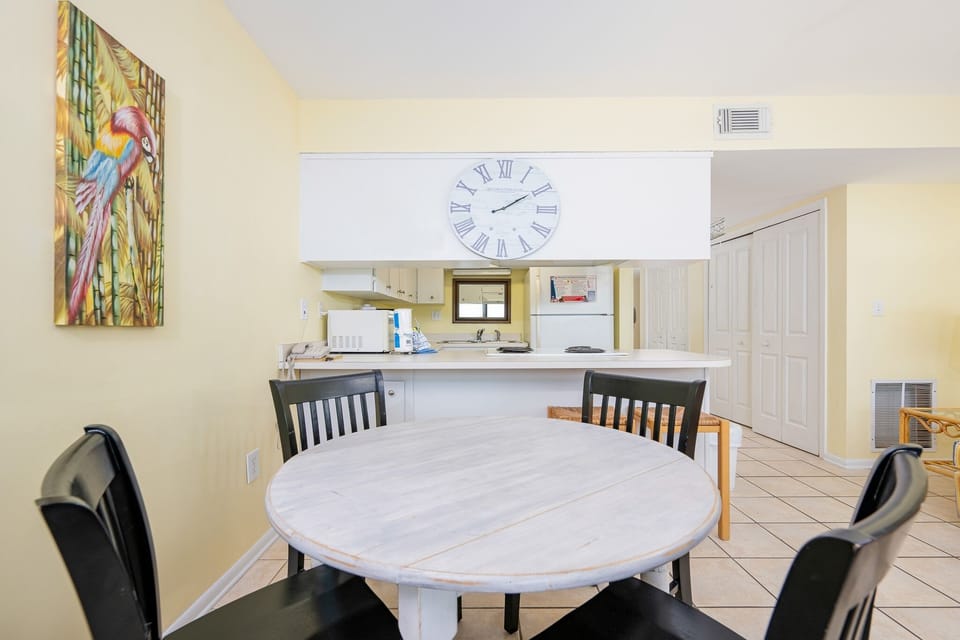 Condo, 1 Bedroom | Dining