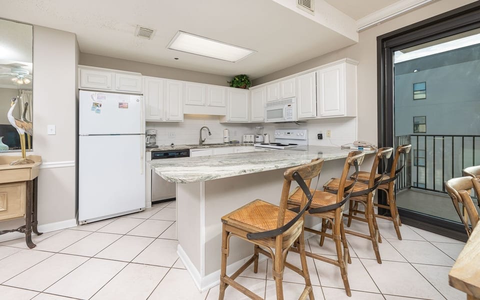 Condo, 3 Bedrooms | Private kitchen | Coffee/tea maker, fridge, oven
