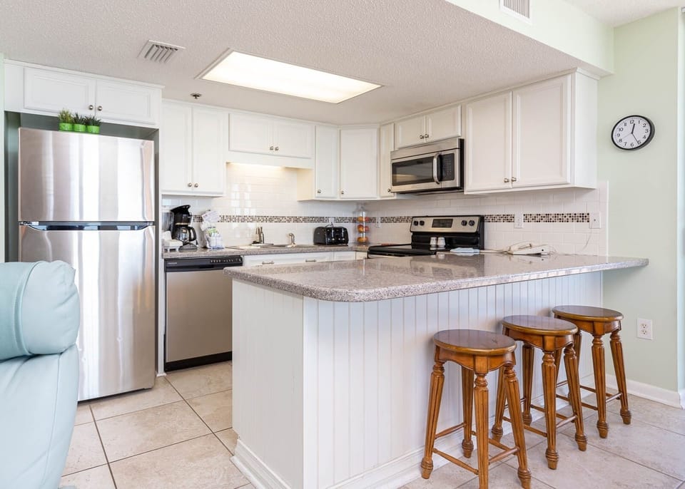 Condo, 3 Bedrooms | Private kitchen | Coffee/tea maker, fridge, oven