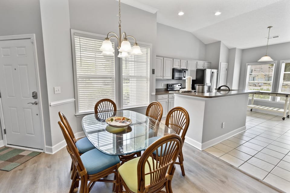 Townhome, 3 Bedrooms | Dining