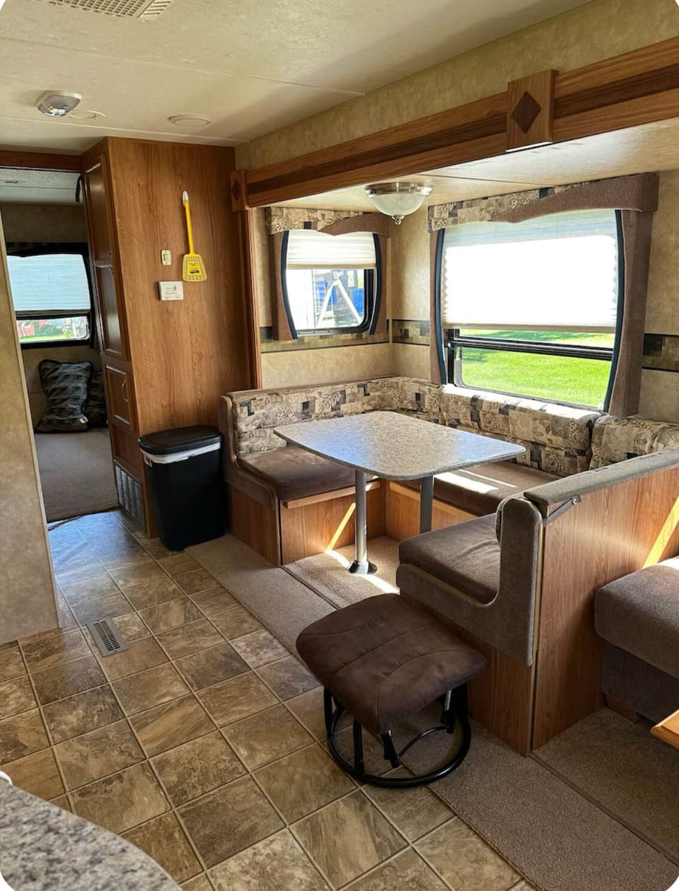 Bathroom with 2nd door (for exit).