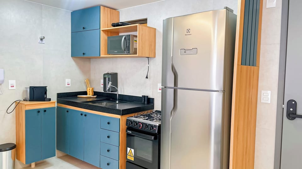 Loft | Private kitchen | Mini-fridge, microwave, cookware/dishes/utensils