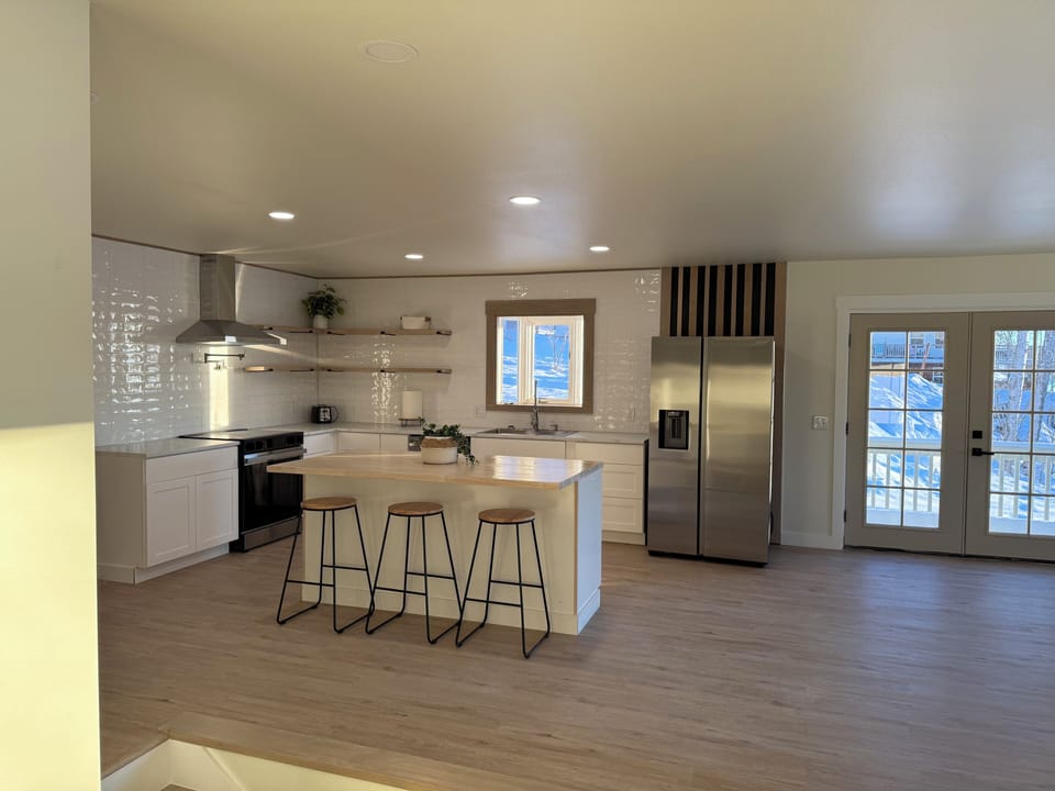 Full kitchen