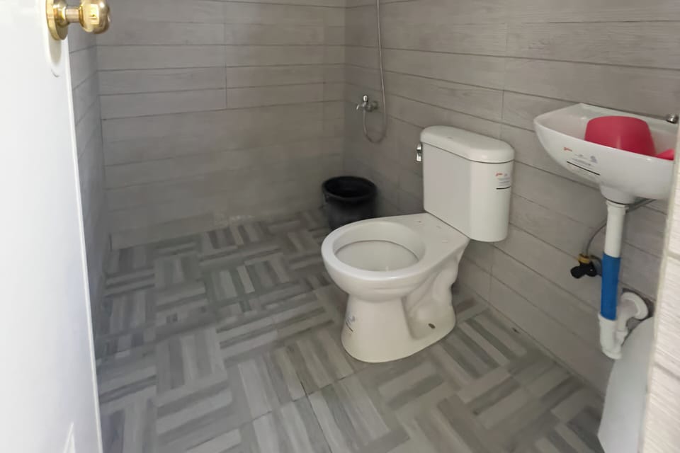 Family Room | Bathroom | Shower