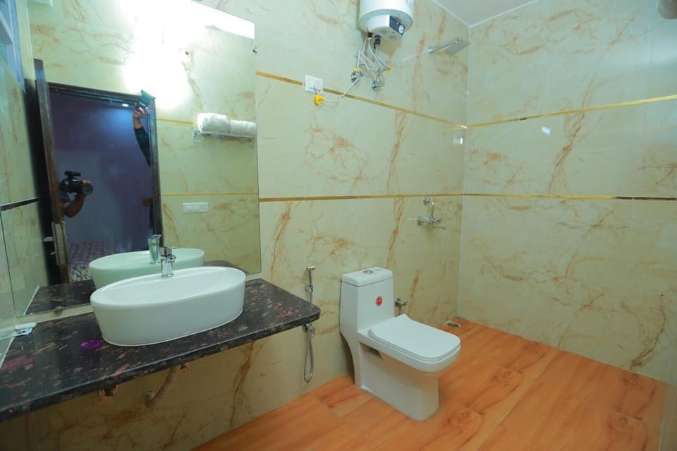 Deluxe Double Room | Bathroom