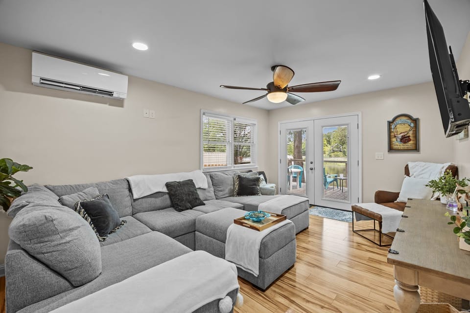 Cozy living room with smart TV, games & creek view by the deck.