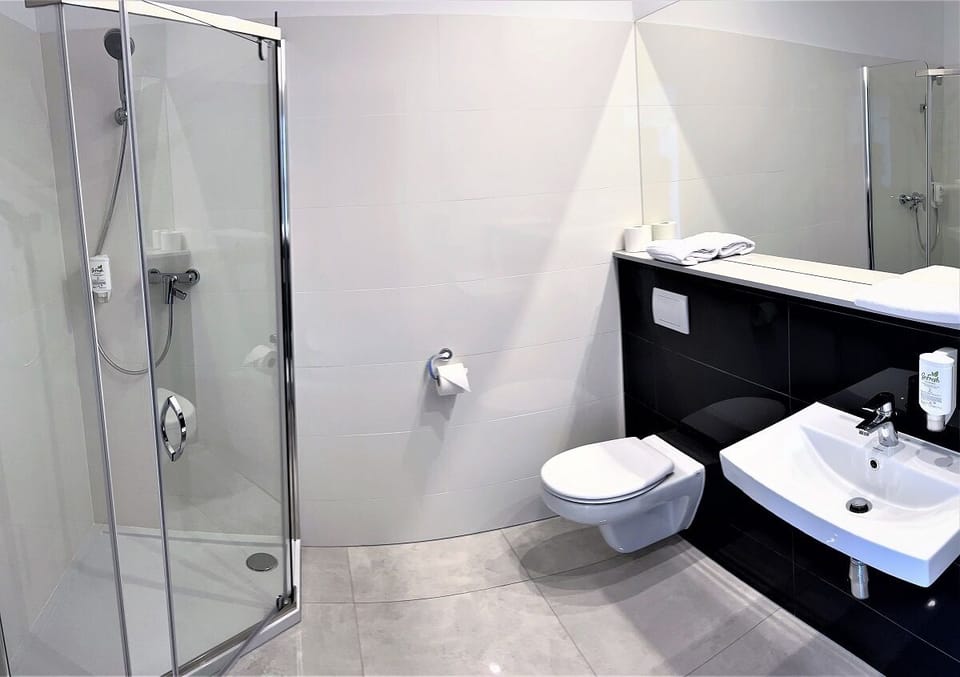 Classic Double Room | Desk, laptop workspace, soundproofing, iron/ironing board